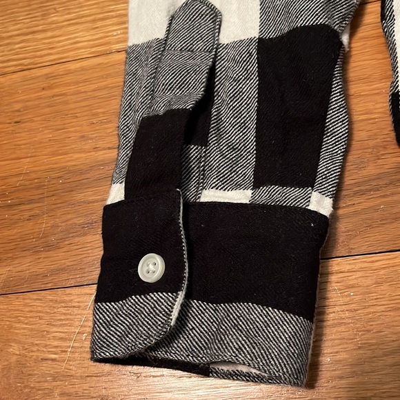 Old Navy Long Sleeve Boyfriend Black Checkered Flannel - Picture 5 of 7